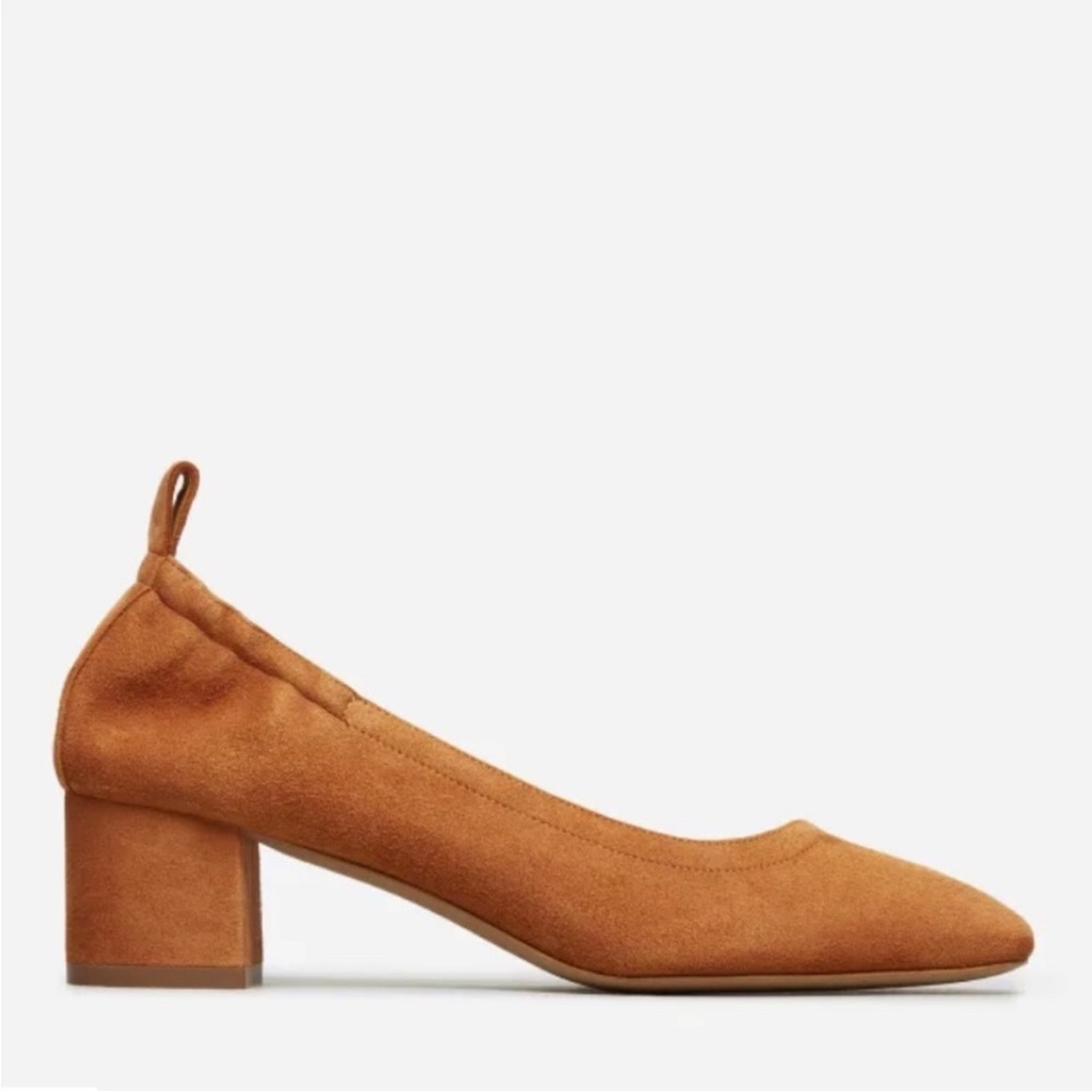 New in Box Everlane Day Heel in Almond Suede - 6